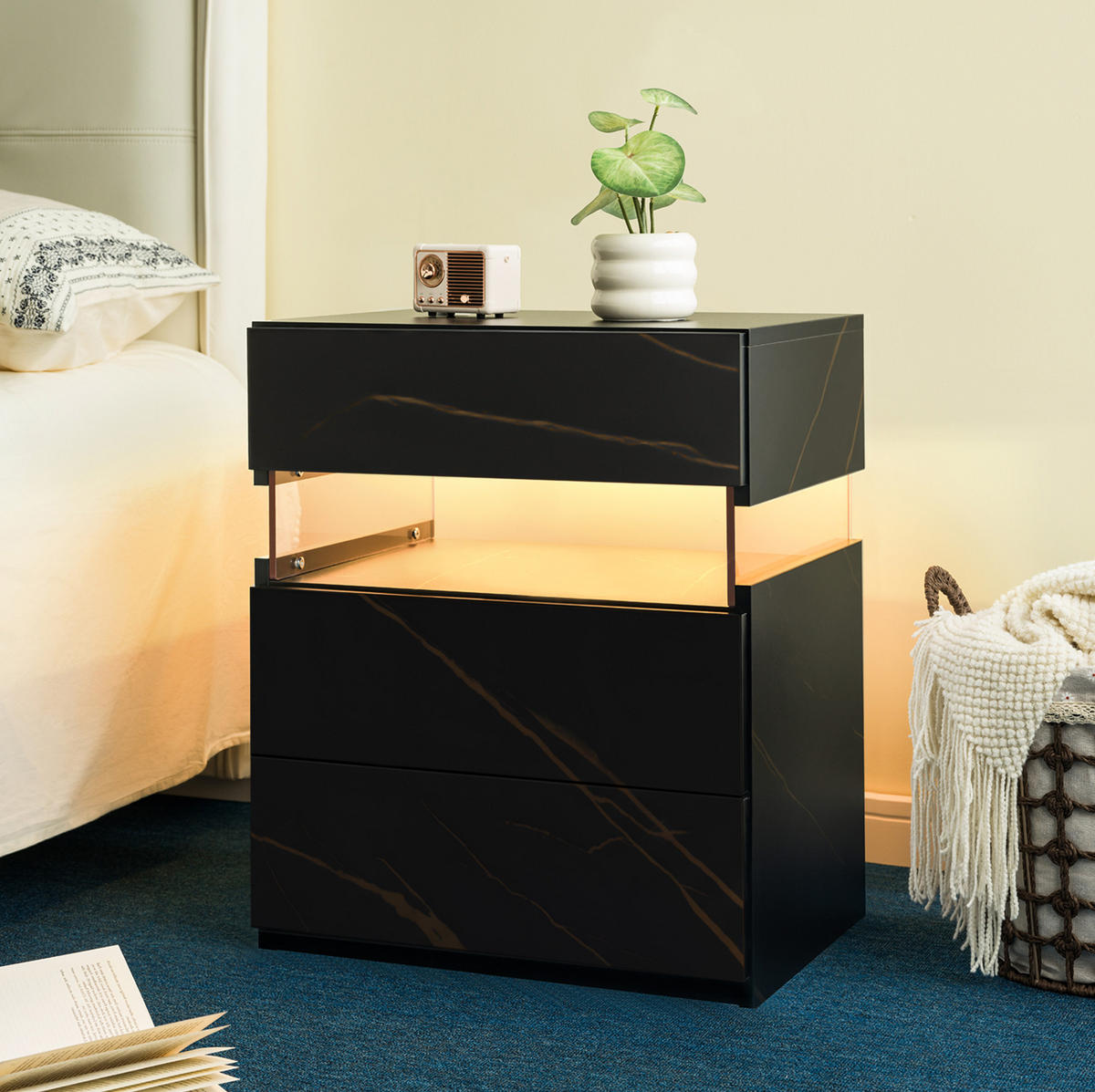 NACHTTISCH 48/38/61 cm mit 3 Schubladen & LED-Beleuchtung in Schwarz/Goldfarben - Schwarz, Holzwerkstoff (38/61/48cm) - BEAOK