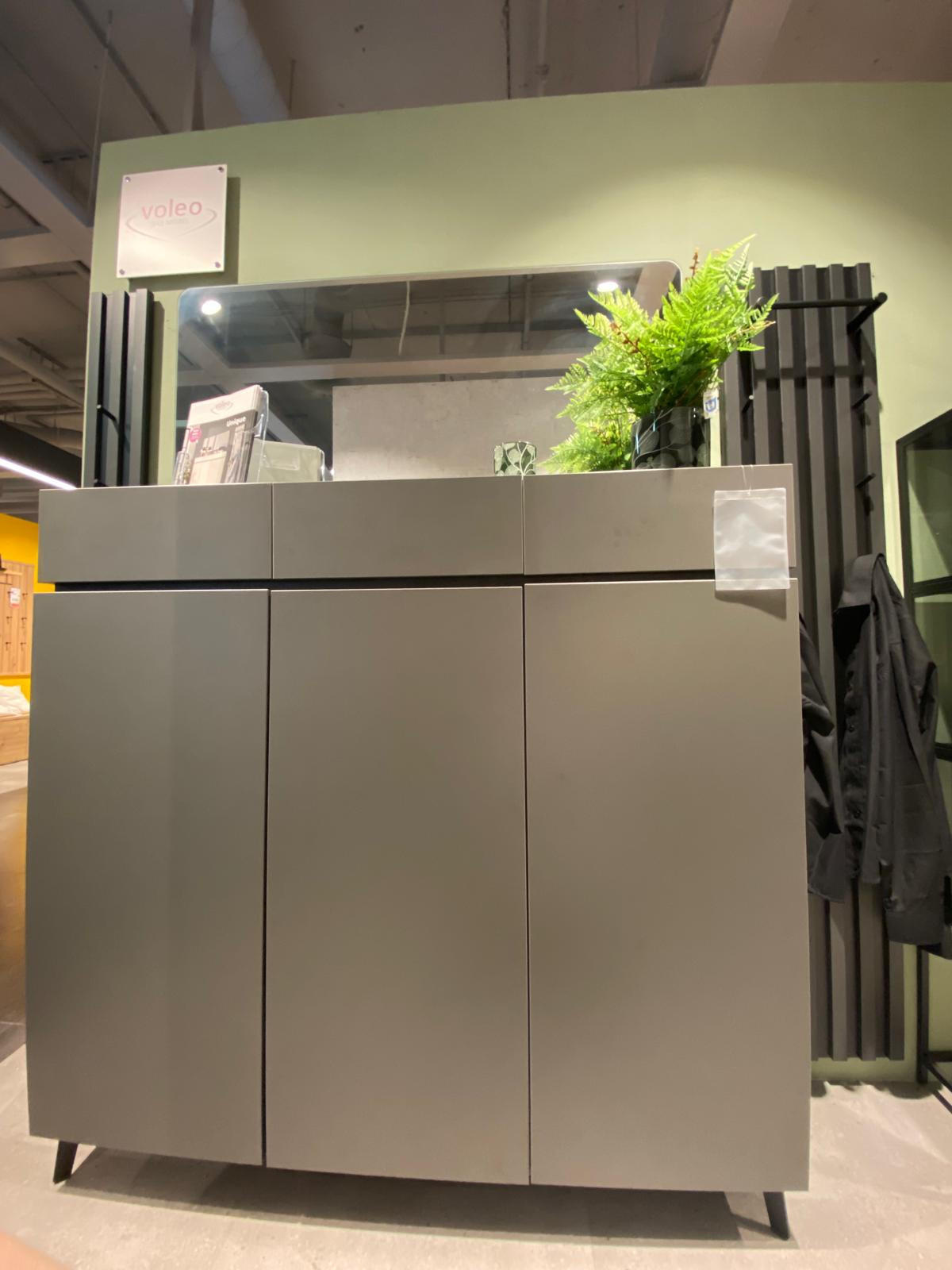 GARDEROBE UNIQUE - Voleo