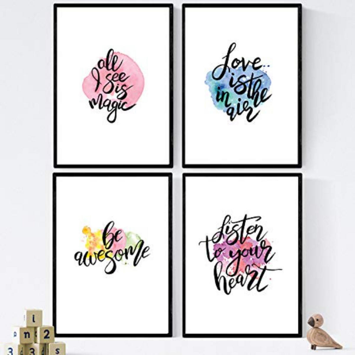 POSTER Set mit 4 glücklich und bunt ‚Love‘ A4 Schwarzer Rahmen - Schwarz, Papier (29.7/3cm) - Nacnic