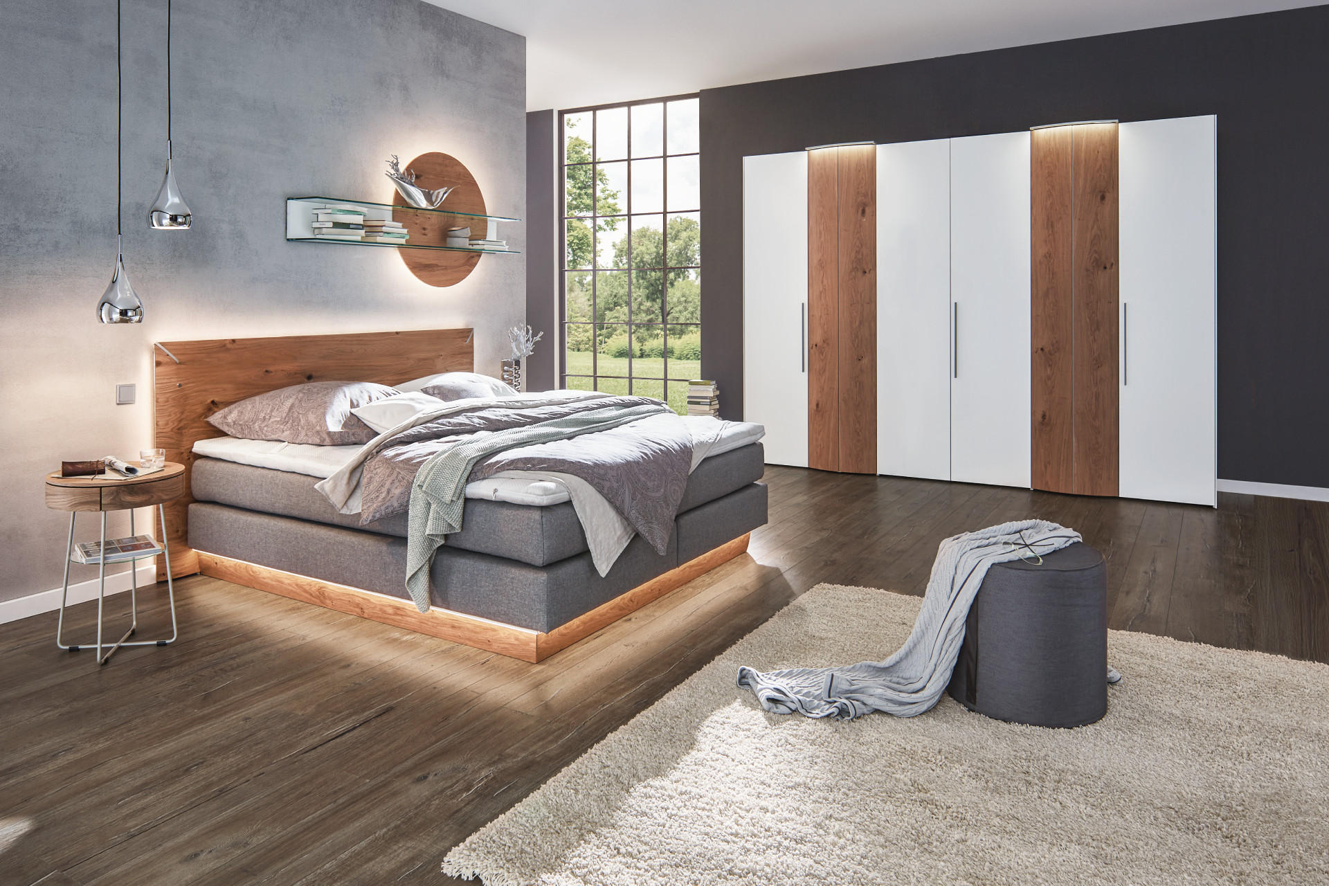 Schlafzimmer aus Nussbaumholz