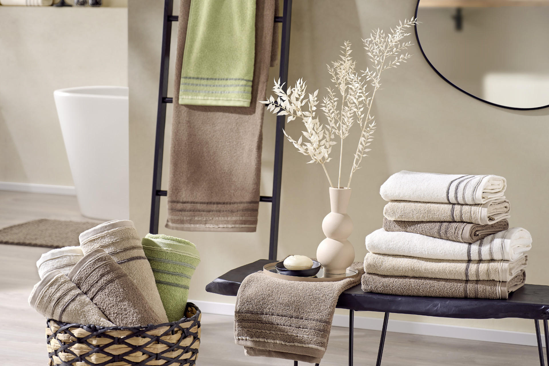 Handtücher in beige, braun und grün