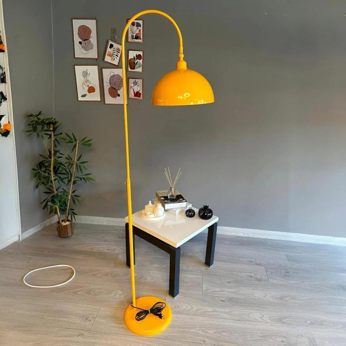 STEHLAMPE Gorkiede E27, verstellbarer Lampenschirm aus Metall - Gelb, Metall (37/37/170cm) - Bamyum