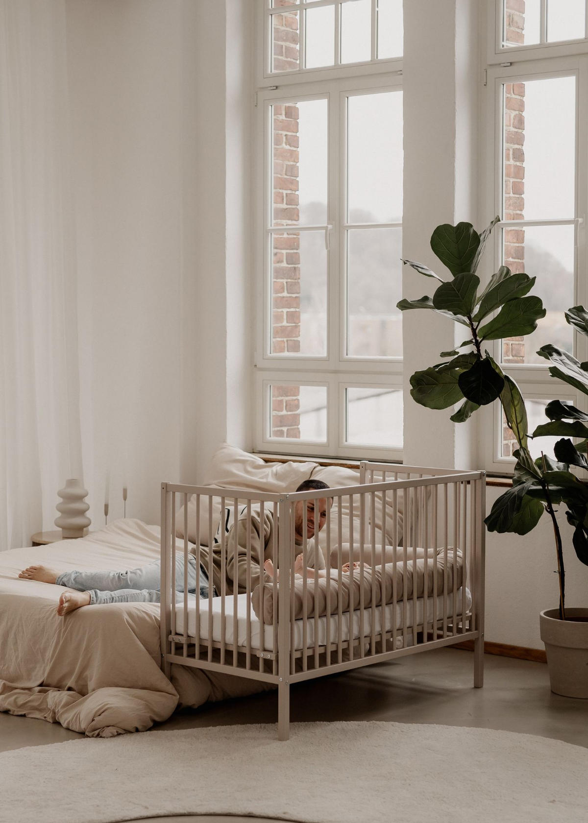 BEISTELLBETT mit Matratze SleepPlus & Umbauseite - sahara dust - Dreamy 4 in 1 Bett - Sandfarben, Holz (120/90/60cm) - Sämann – make a difference.
