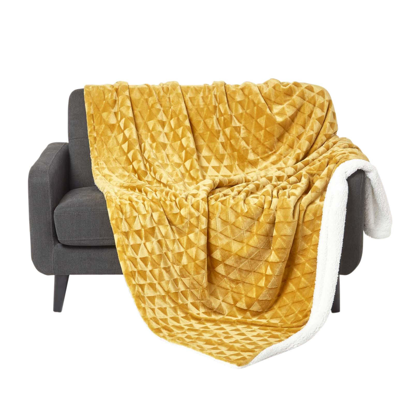 KUSCHELDECKE Sherpa 130/160 cm, Samtdecke mit Dreieckmuster - Dunkelgelb, Textil (130/160cm) - Homescapes