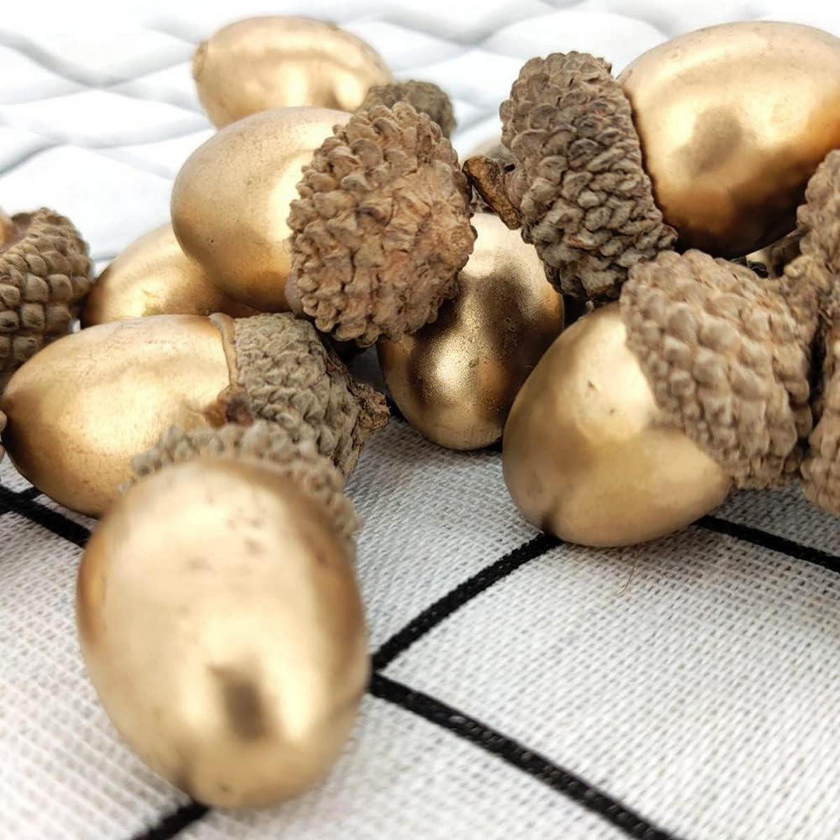 DEKO-EICHELN 50 Stück Set Gold mit Naturkappe - Goldfarben, Kunststoff (3cm)