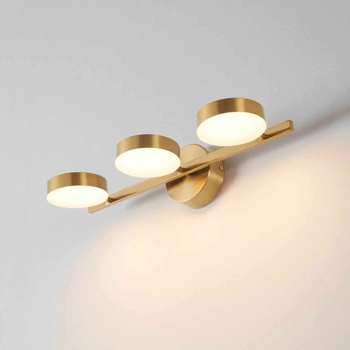 WANDLEUCHTE Syloria, Messing und Weiß, 52cm - Messingfarben, Metall (12/12/52cm) - KOSILUM