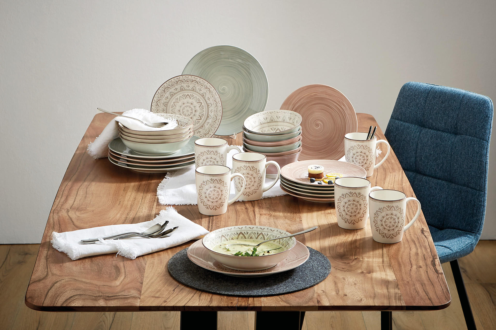 Geschirr und Besteck