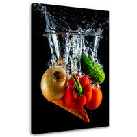 LEINWANDBILDER, Bunte Paprika fallen vor schwarzem Hintergrund ins Wasser - Multicolor, Textil (80/120cm) - Feeby