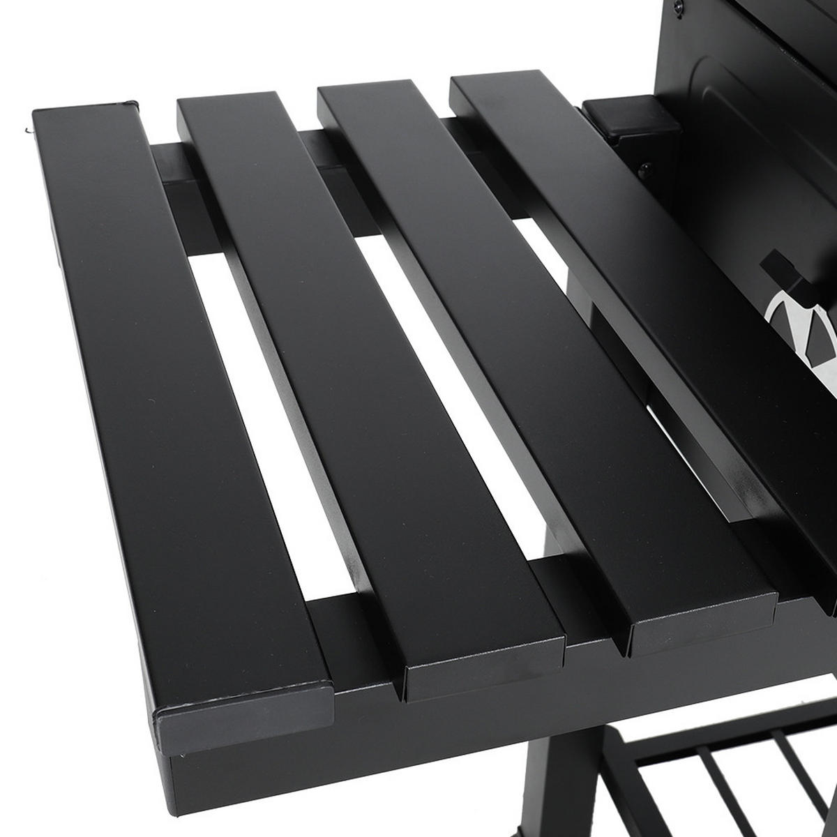HOLZKOHLEGRILL aus Karbonstahl in Schwarz Tragbarer Outdoor BBQ 2 Seitentischen Temperaturbereich: 100-800°F 138cm B x 48.5cm T x 108cm H - Schwarz, Metall (138/108/48.5cm) - Livingandhome