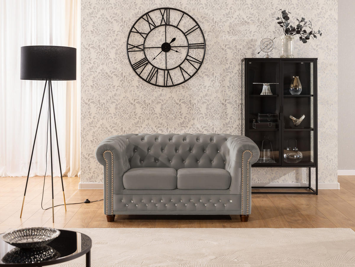 CHESTERFIELD-SOFA 2-sitzer Cleo Blink Grau Samt mit Kristallsteppung und braunen Massivholzfüßen - Braun/Grau, Holz/Textil (148/72/86cm) - S-Style Möbel