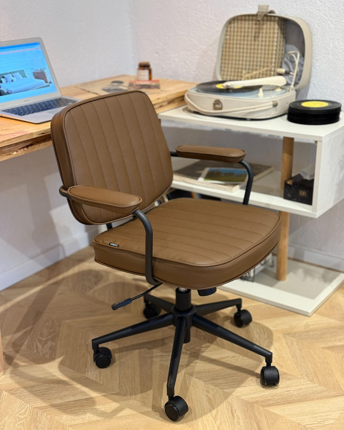 KANCELÁŘSKÁ ŽIDLE Hnědá Berne - stříbrná/černá, plast (60/80/60cm) - Beliani