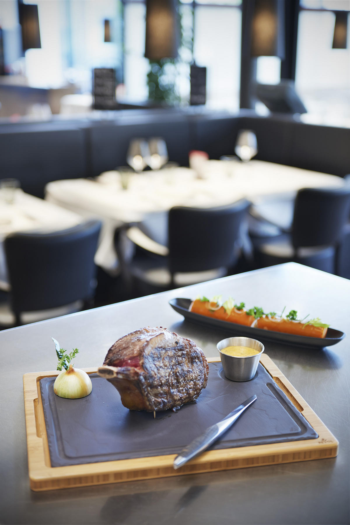 HOLZTABLETT 37,5 x 28 cm FÜR STEAKTELLER 33 x 24 cm Bambus - Braun, Keramik (37.5/28/2cm) - Revol Porcelaine France