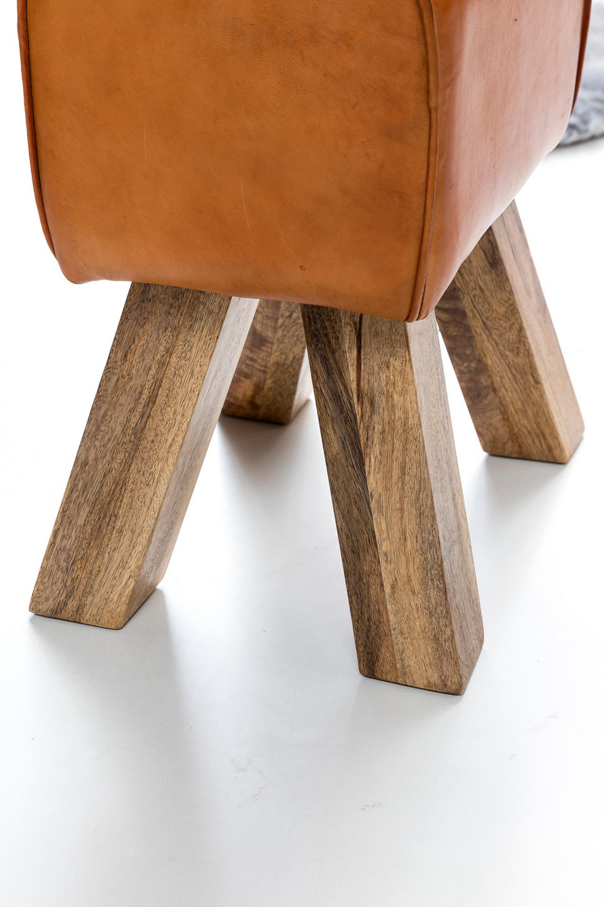 SITZHOCKER Retro Landhaus Holzbeine, Braun 40x30x47 cm - Braun, Mangoholz/Leder (40/47/30cm) - KADIMA DESIGN