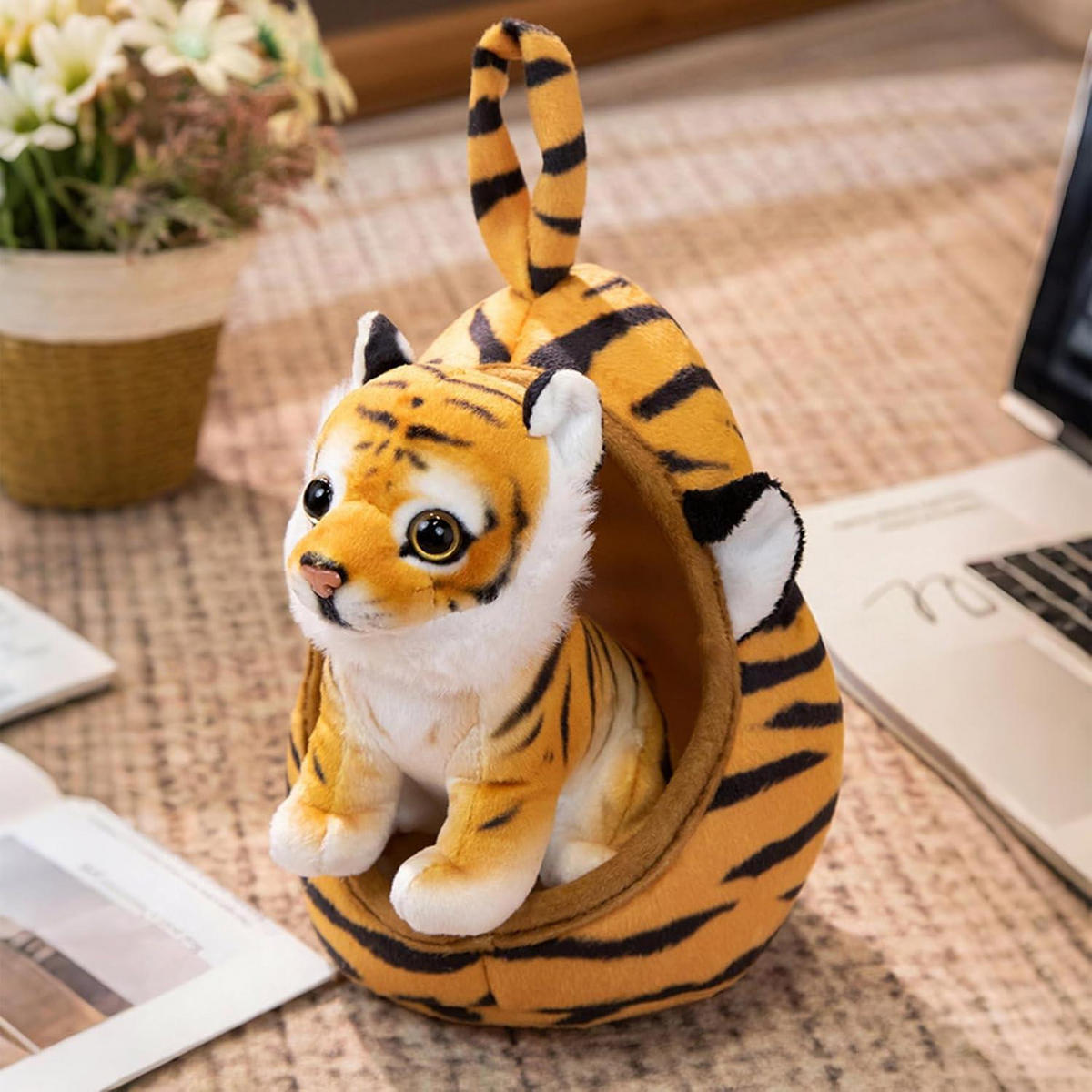 KUSCHELTIER Tiger mit Haustierkorb - Braun, Textil (14/17cm)