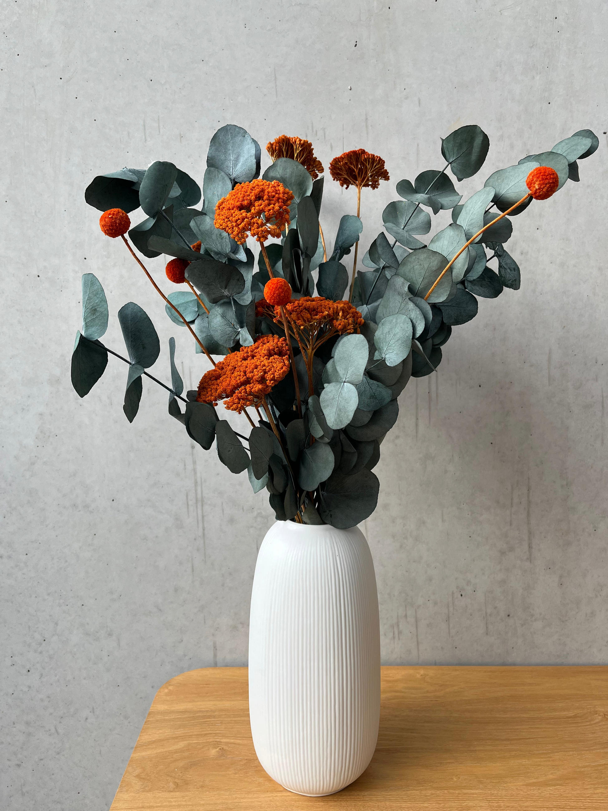 TROCKENBLUMEN Strauß Pop of Color: Eukalyptus orange - Orange, Naturmaterialien (40cm) - Lykke & You