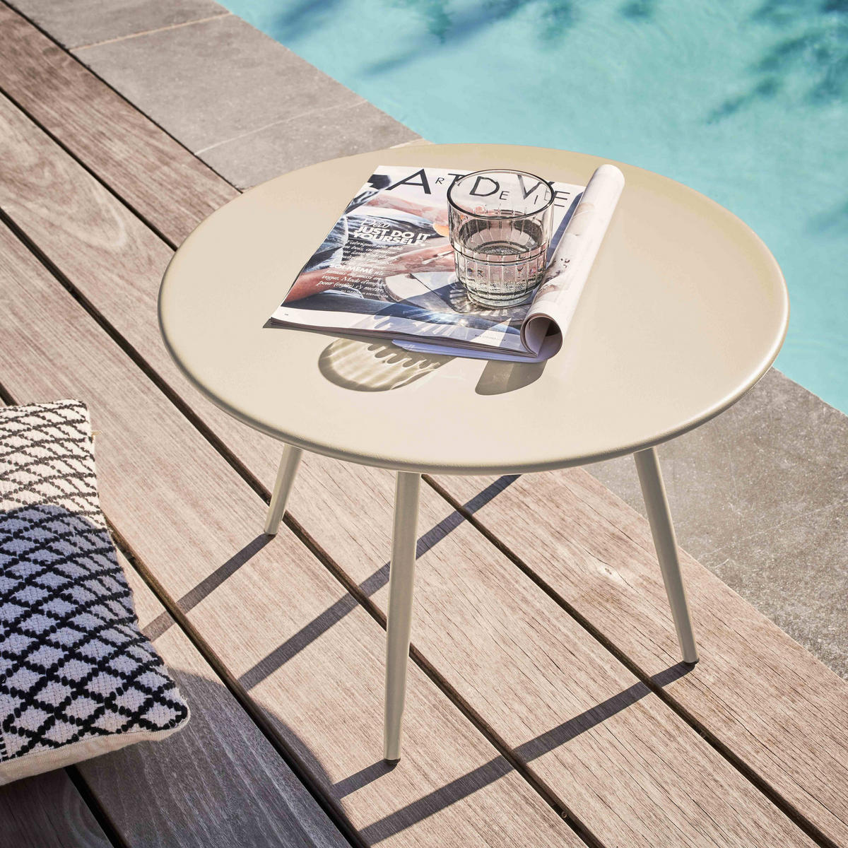 GARTEN-LOUNGETISCH, Elfenbeinfarbe - Creme, Metall (90/50/34cm) - Oviala