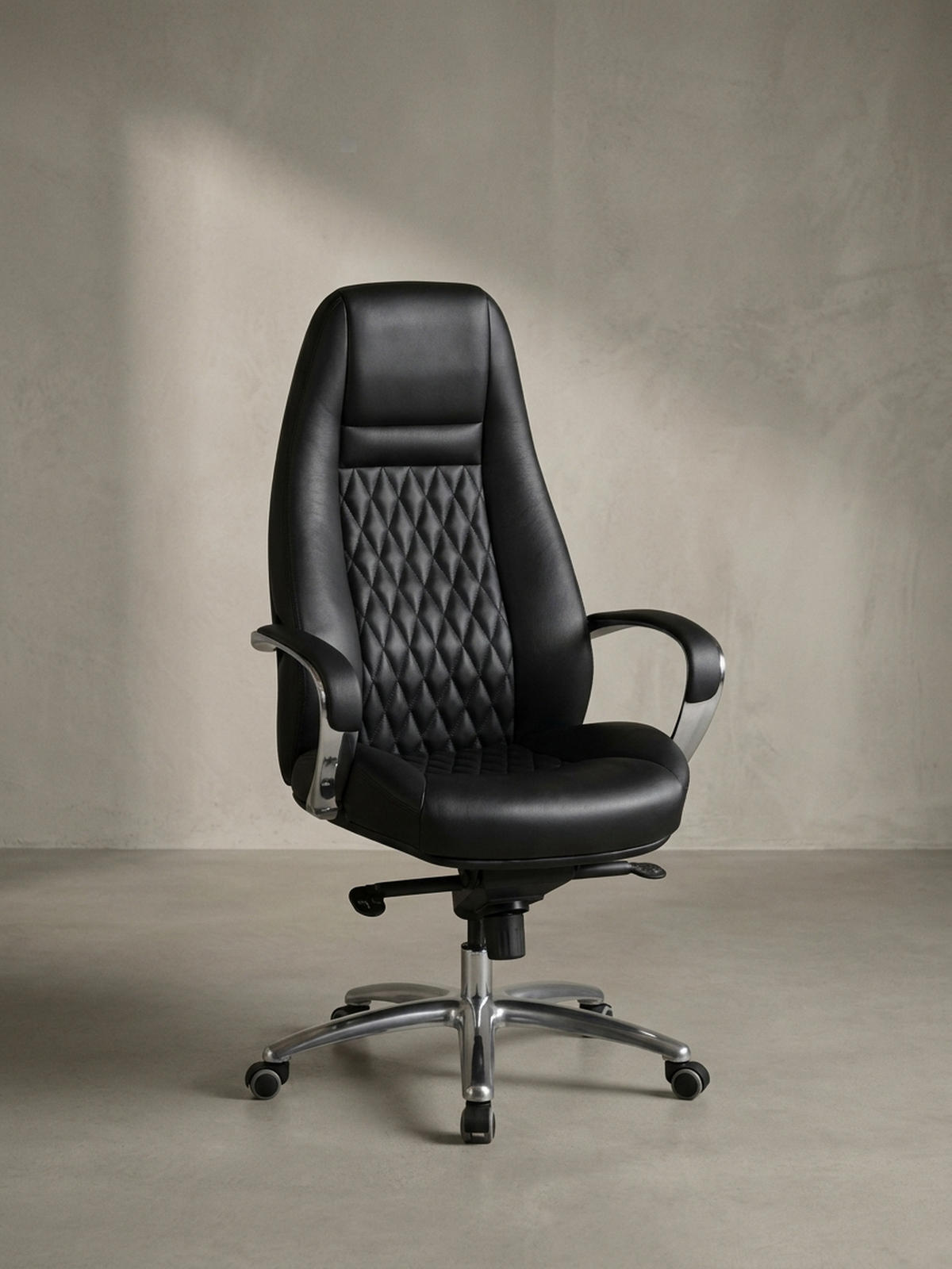 CHEFSESSEL Echtleder mit Aluminiumfußkreuz und ergonomischer Sitzform MADRID, Schwarz 70x68x130 cm - Silberfarben/Schwarz, Leder/Metall (70/130/68cm) - KADIMA DESIGN