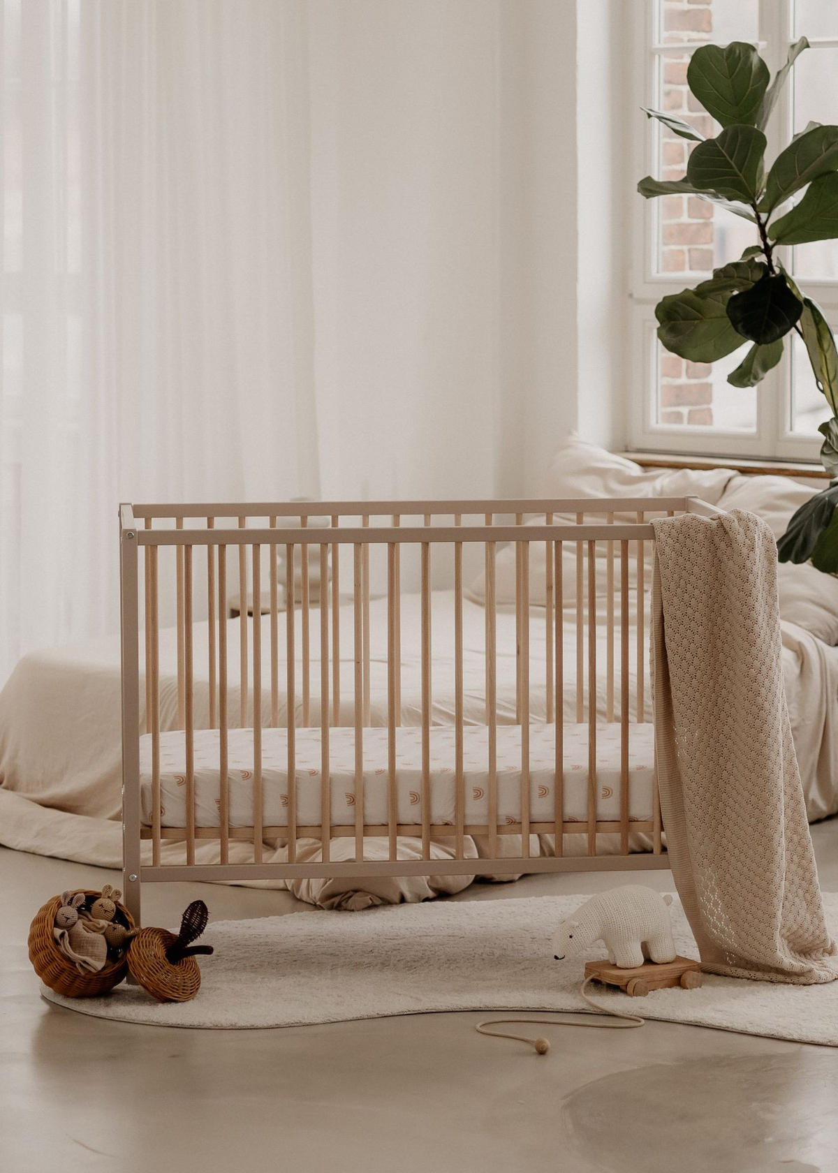 BEISTELLBETT mit Matratze Cloud Air & Umbauseite - sahara dust/natur - Dreamy 4 in 1 Bett - Sandfarben/Naturfarben, Holz (120/90/60cm) - Sämann – make a difference.