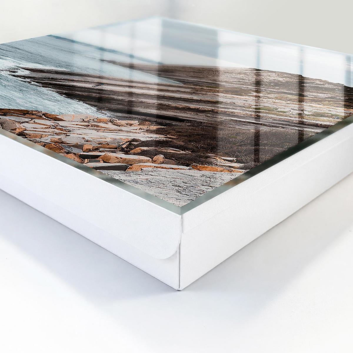SCHLÜSSELBOX Weiß 30x30 cm – Türöffnung nach rechts - Küstenlandschaft - Grau, Metall (30/30/5cm) - TULUP