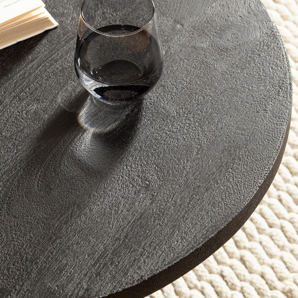 COUCHTISCH rund in Schwarz, aus Massivholz Mango, 60x60x33cm, Dreibein-Design, mit Naturholzmaserung - Schwarz, Holz (60/60/33cm) - KADIMA DESIGN