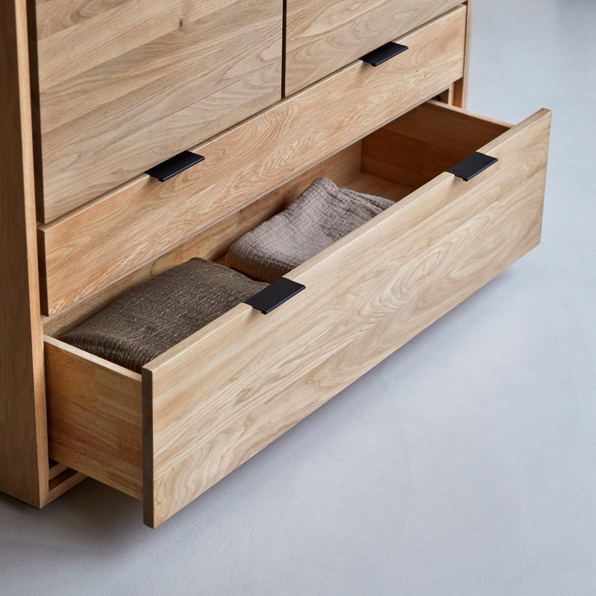 SCHRANK Senson Natur aus Eiche - Naturfarben, Holz (110/128/43cm) - Tikamoon