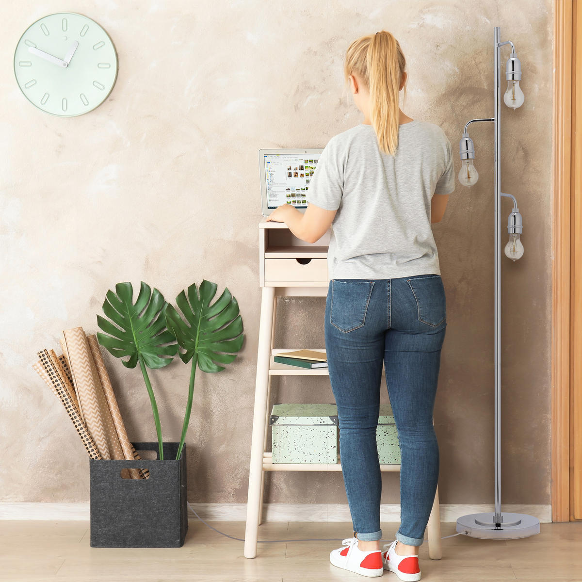 STEHLAMPE - Silberfarben, Glas/Metall (25/25/150cm) - Relaxdays