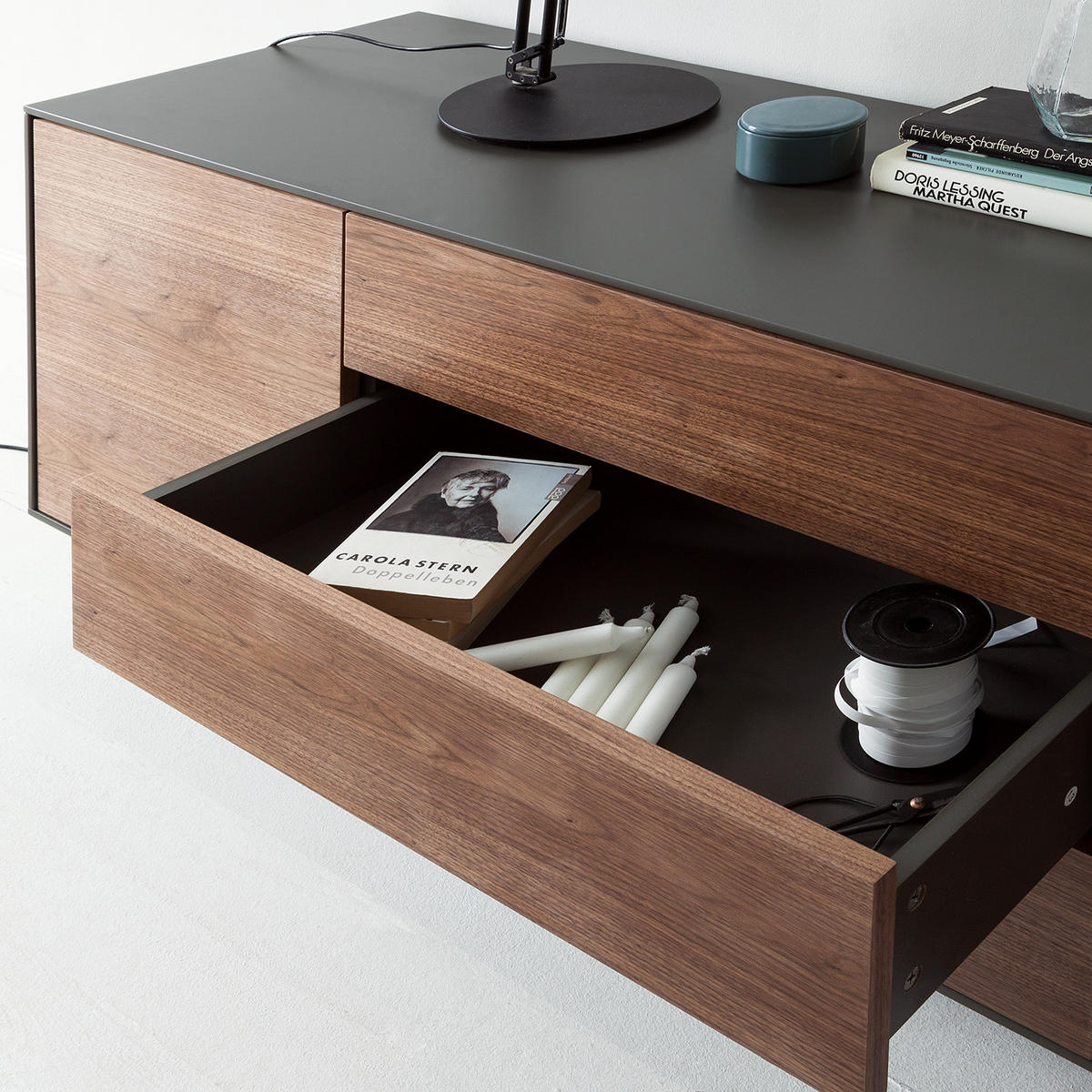 FURNIERTES SIDEBOARD - Dunkelgrau/Walnussfarben, Holzwerkstoff/Metall (208/72/45cm) - home24