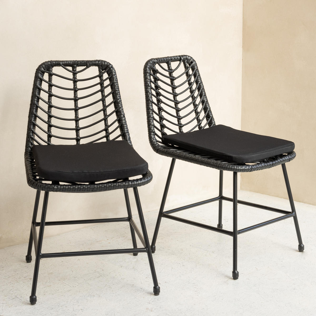 STÜHLE Oka Schwarz 2er-Set - Schwarz, Kunststoff (45.5/77.5/62cm) - Happy Garden