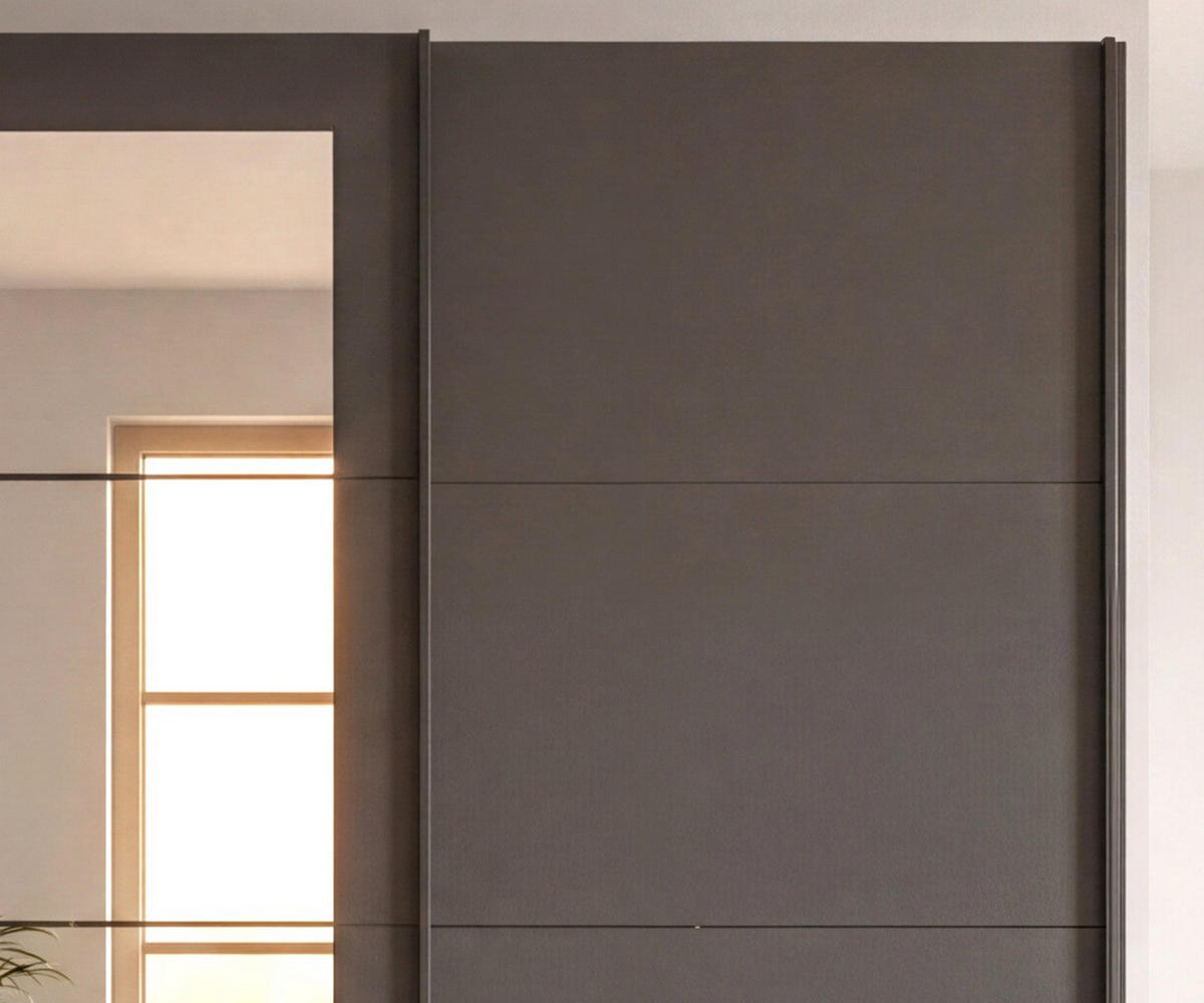 SCHWEBETÜRENSCHRANK 3-türig B270/H208/64 cm Kleiderschrank in Grafit, mittig Spiegel, Griffe Schwarz / 22630 - Schwarz/Graphitfarben, Holzwerkstoff/Metall (270/208/64cm) - luma-home