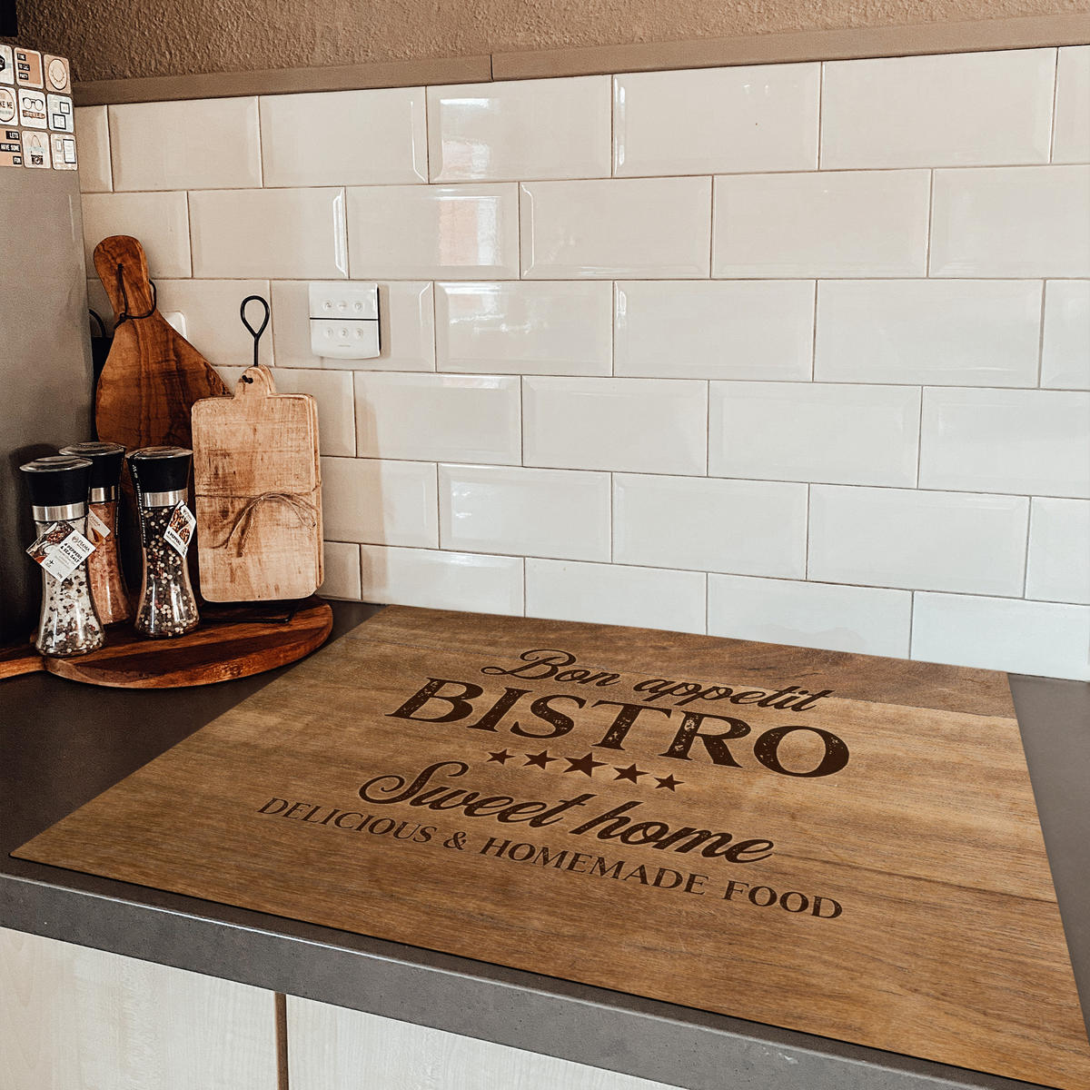 HERDABDECKPLATTE Zitat - Bistro - Guten Appetit - Süßes Zuhause - Holzmaserung 77x59 cm - Braun, Kunststoff (77/0.2/59cm) - MuchoWow