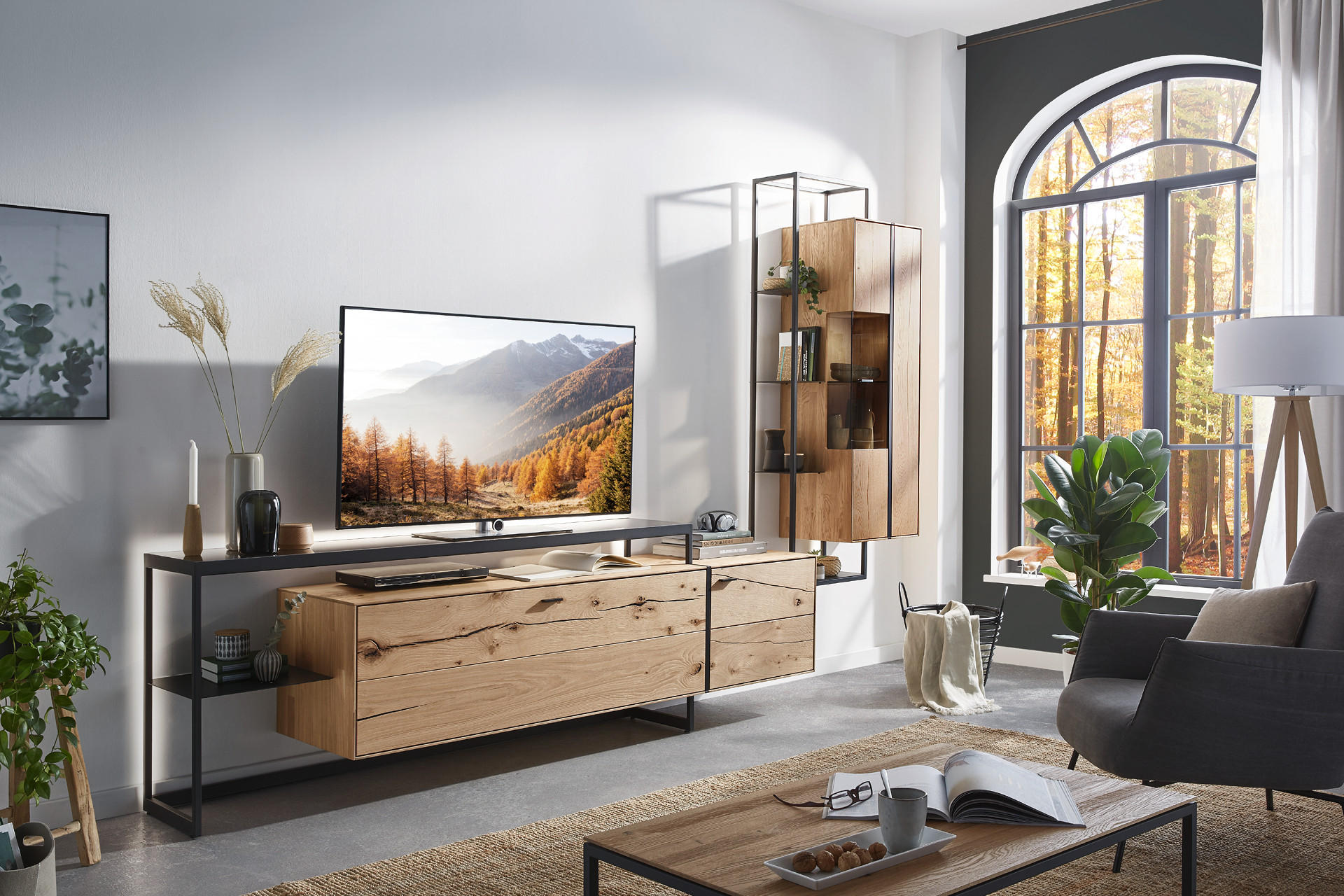 Wohnzimmer mit Massivholzmöbel