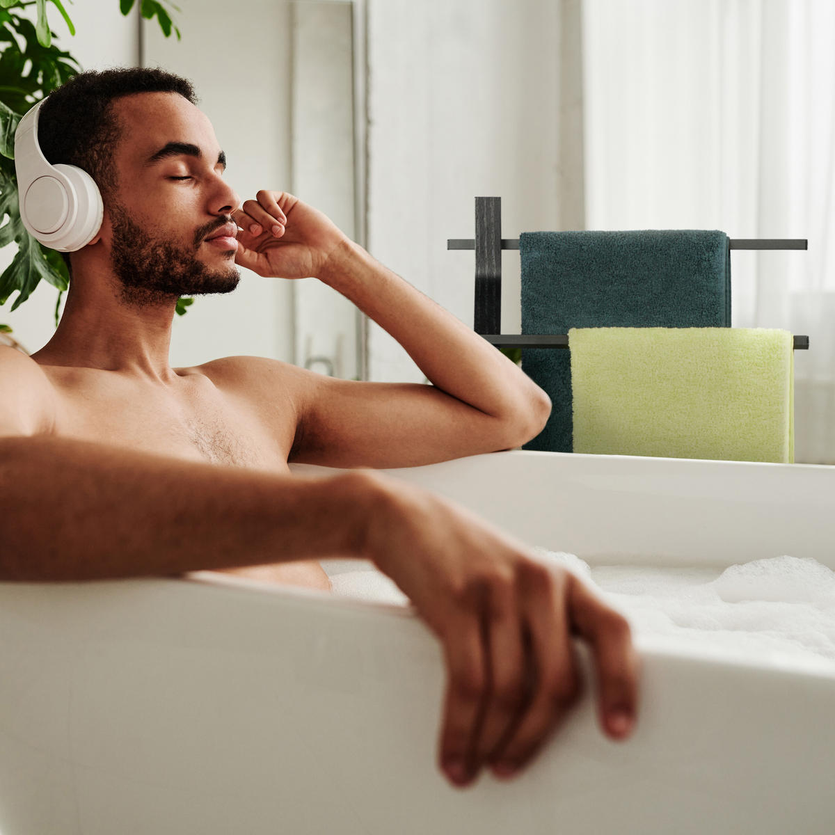 HANDTUCHSTÄNDER - Schwarz, Holzwerkstoff/Metall (43.5/85/20cm) - Relaxdays