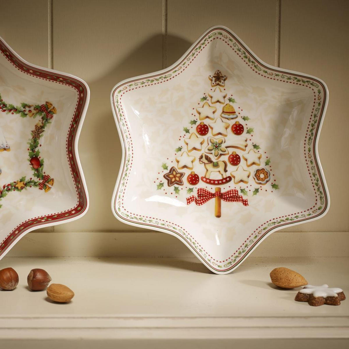 STERNSCHALE Winter Bakery Delight bunt 25 x 22 cm - Multicolor, Keramik (1cm) - Villeroy & Boch