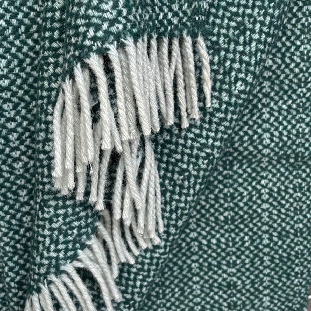 WOLLDECKE recycelt mit tannengrüner Struktur 131x170 - Grün, Textil (131/170cm) - Malagoon
