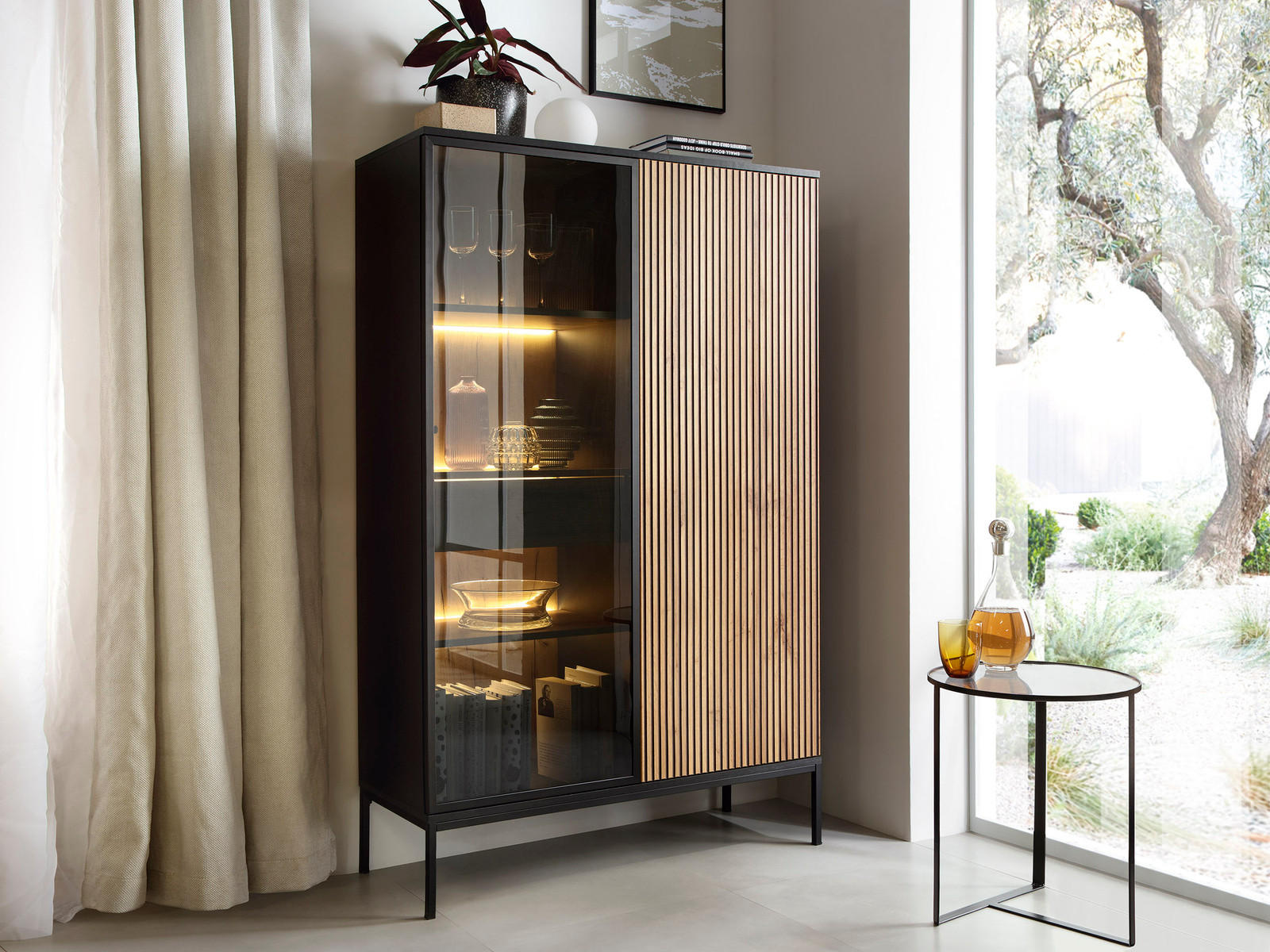 STANDVITRINE mit Schublade LINO Eiche wotan + graphit - Eiche Wotan, Holzwerkstoff (104/166/39cm) - Compleo24