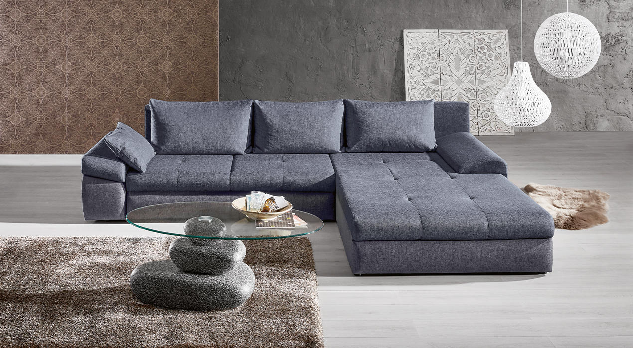 Ecksofa in grauen Textilbezug
