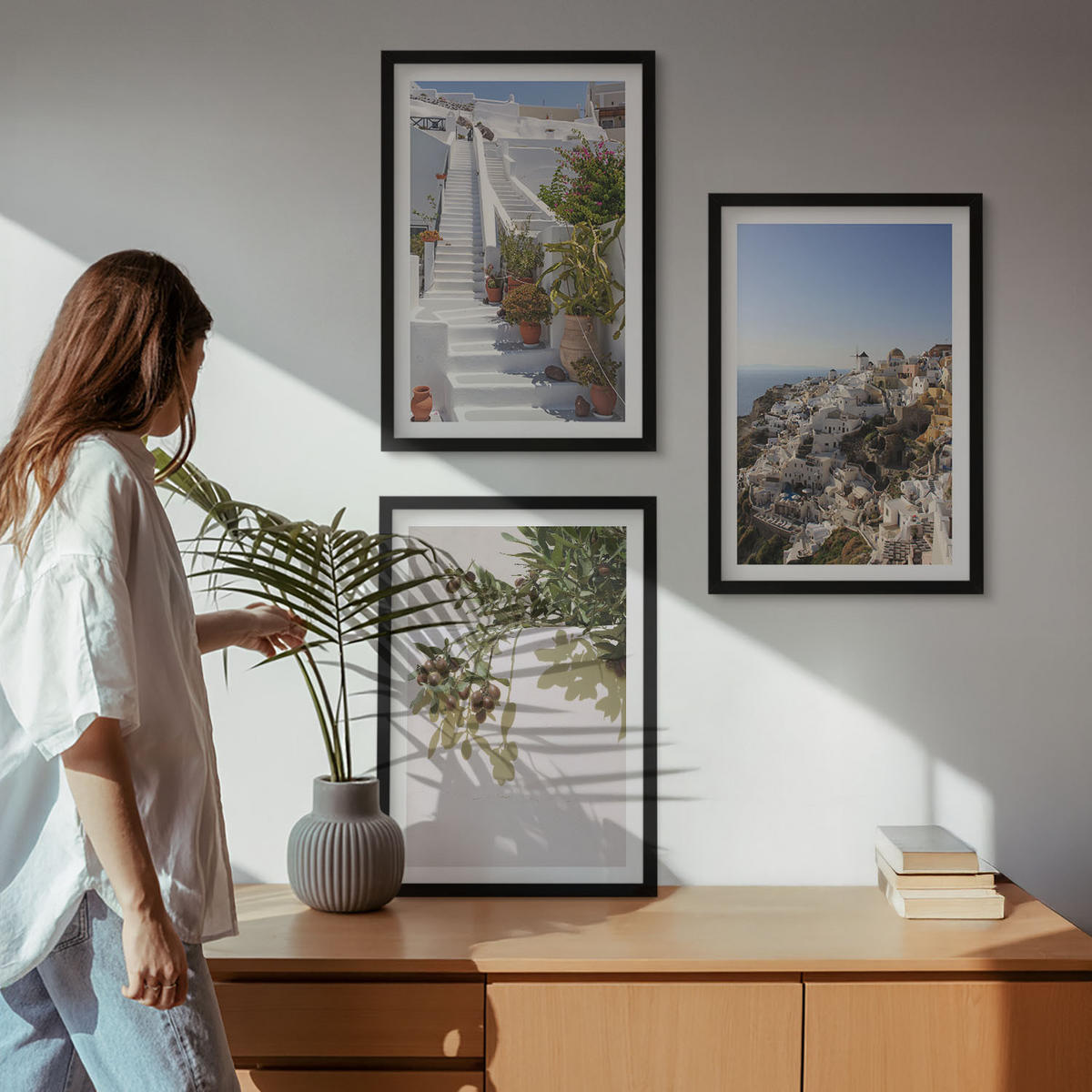BILDER SET 3er Set - 40x60 cm Schwarzer Rahmen - Weiße Treppe mit Blick auf Santorini - Schwarz, Kunststoff (40/60cm) - TULUP