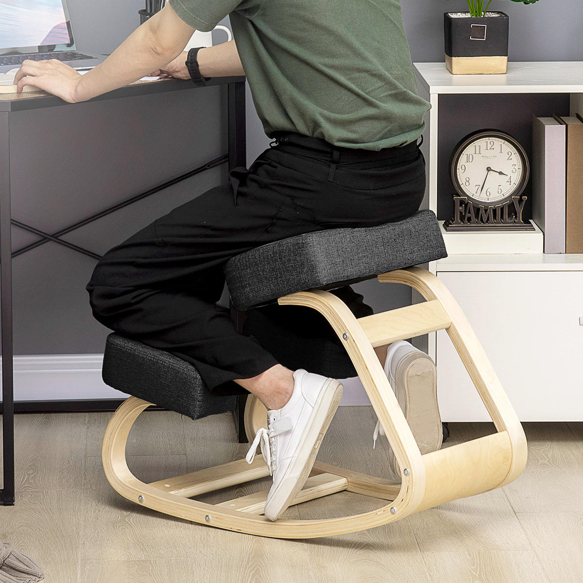 KNIESTUHL, ergonomischer Sitzhocker, Polsterhocker, 120 kg belastbar, Schwarz - Schwarz, Holz/Textil (51/58/69cm) - Vinsetto