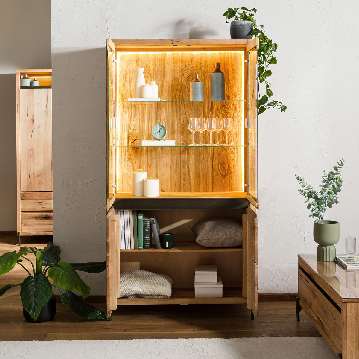 VITRINE Wild-/Zerreiche 105x47x195 natur geölt MONTREUX LUX #115 - Naturfarben, Holz (105/195/47cm) - Massivmoebel24