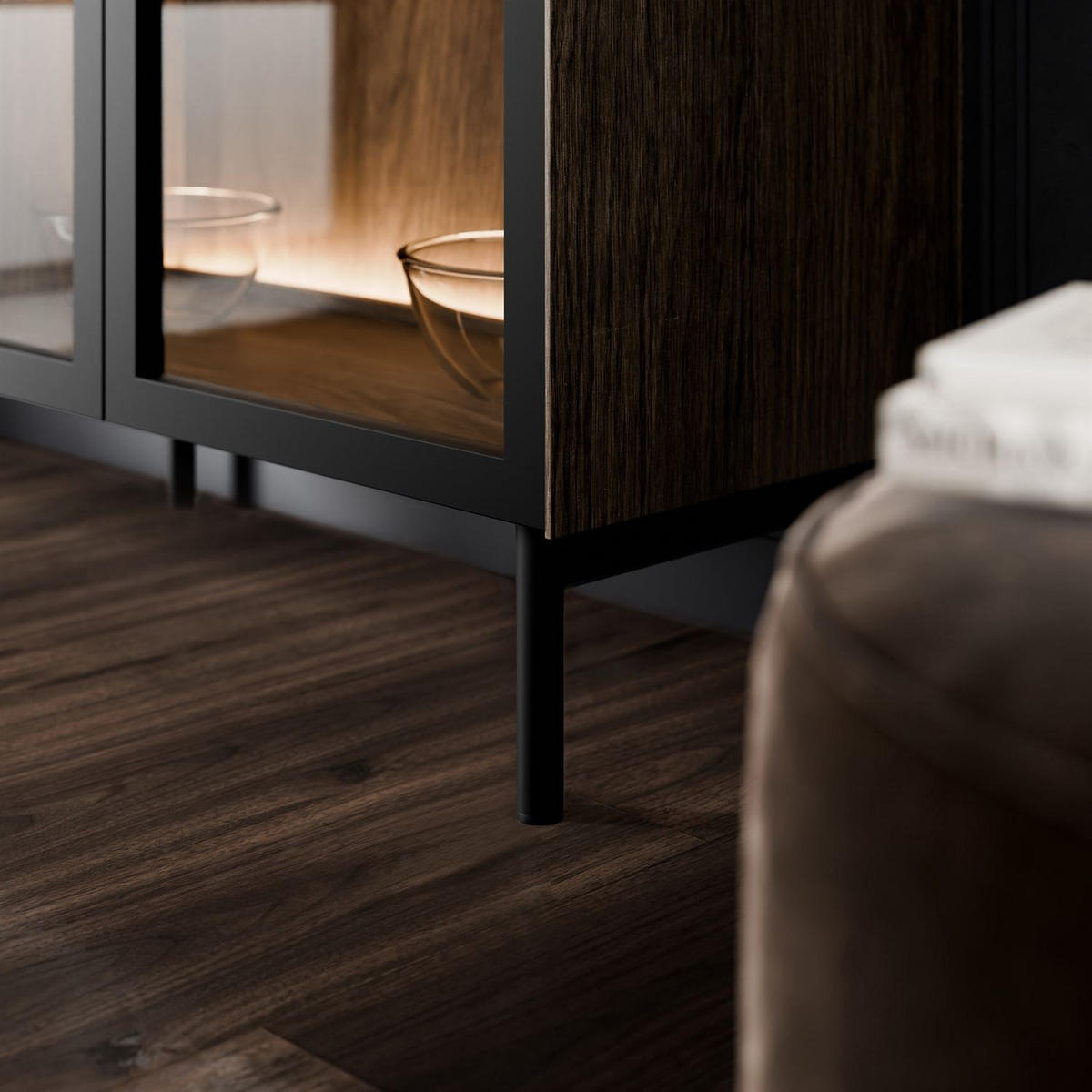 VITRINE LINEA LOFT mit LED-Beleuchtung Eiche + Schwarz - Eichefarben/Schwarz, Holzwerkstoff (82/195/39cm) - Lookway