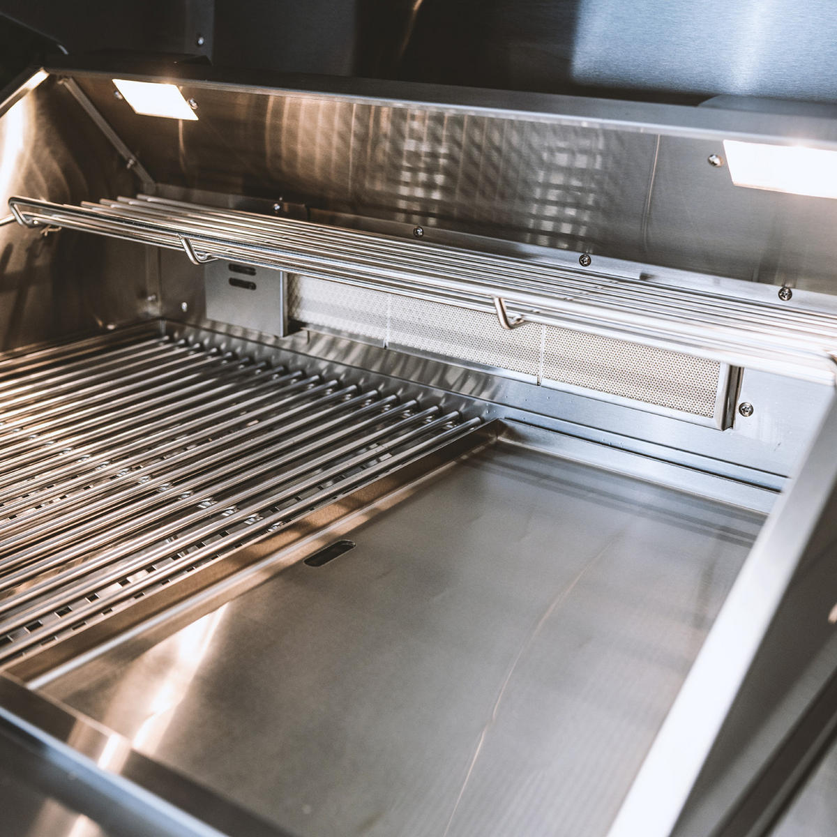 GORILLER® SILVERBACK S1 Outdoor-Küche, Gasgrill mit Kühlschrank-Waschbecken-Kombination, Edelstahl, Silber - Schwarz Hochglanz, Metall (217/90/58cm) - Goriller