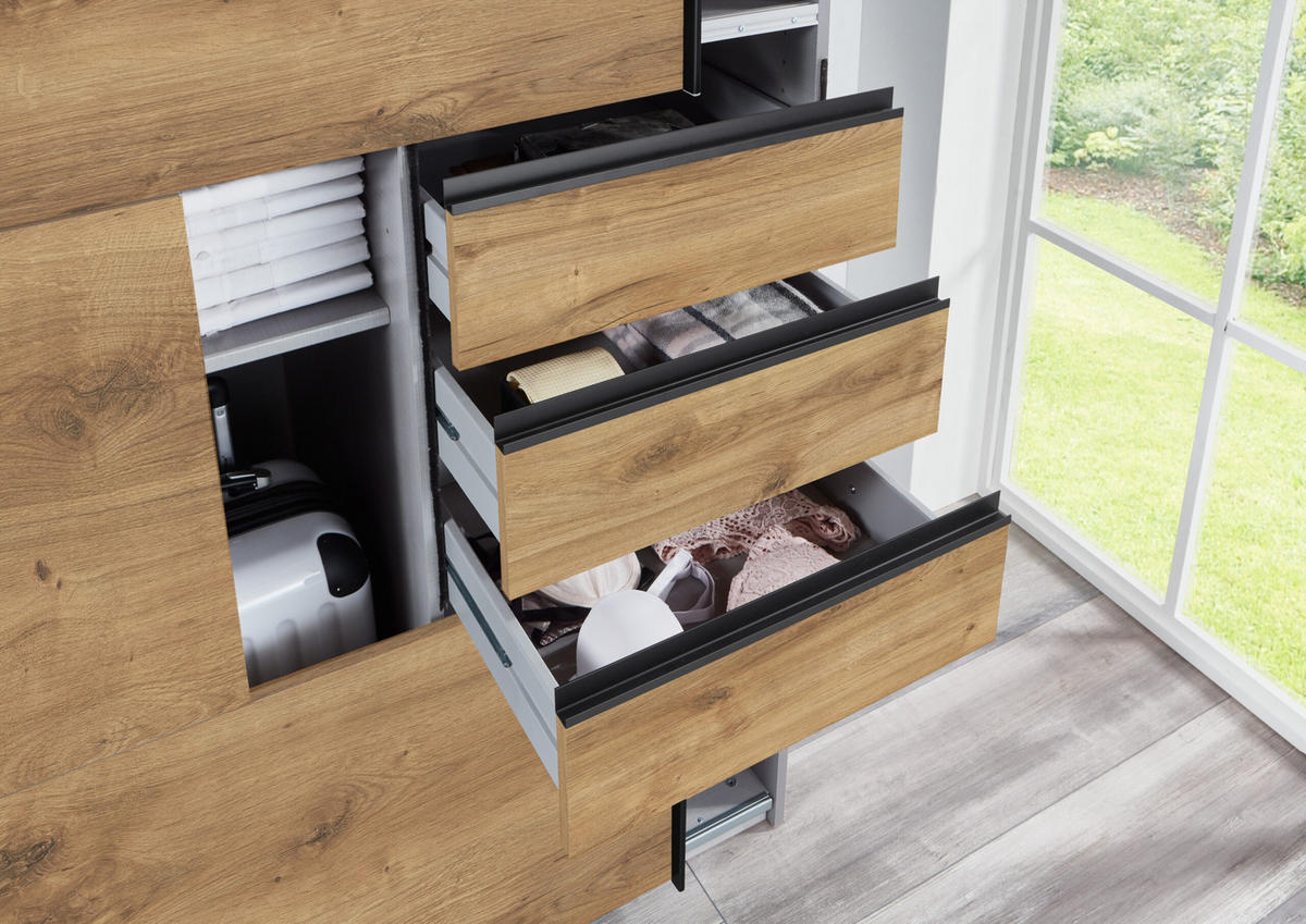 KLEIDERSCHRANK Saigon in Plankeneiche und schwarzen Griffen mit einer Spiegel Türfront – Schwebetürenschrank 3 türig - 270 cm Breite - Braun, Holzwerkstoff (80/200/120cm)