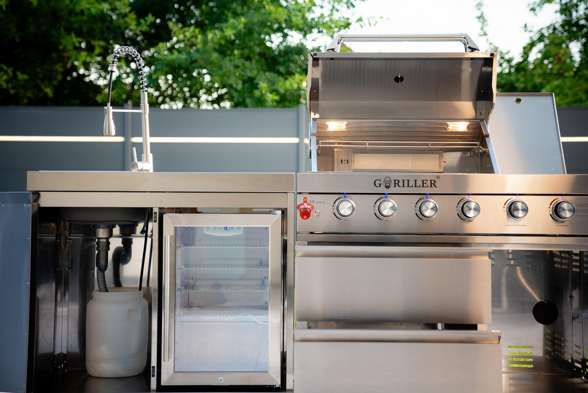 GORILLER® SILVERBACK S1 Outdoor-Küche, Gasgrill mit Kühlschrank-Waschbecken-Kombination, Edelstahl, Silber - Schwarz Hochglanz, Metall (217/90/58cm) - Goriller