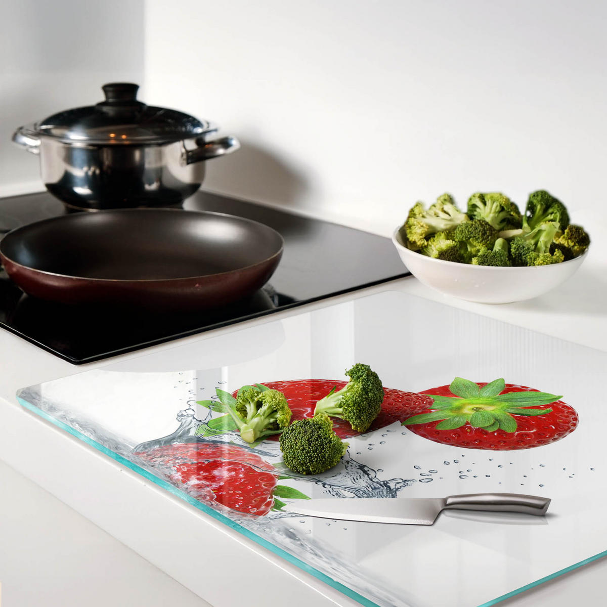 GLASPLATTE 60x52 cm Fallende Erdbeeren - Rot, Glas (60/0.4/52cm) - TULUP