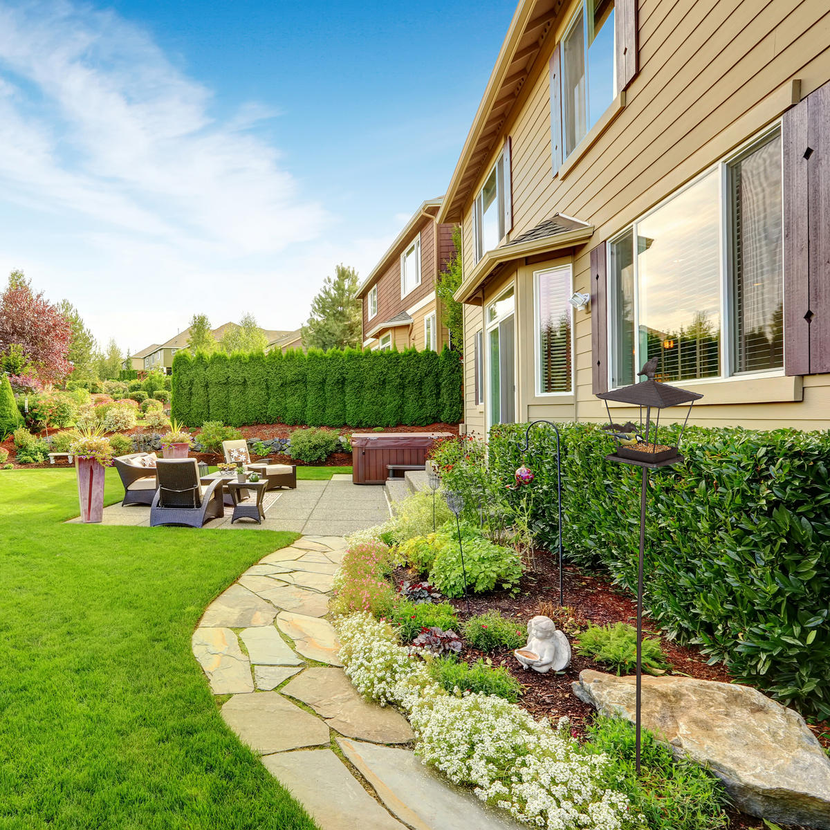 VOGELFUTTERHAUS - Braun, Metall (15/115/16cm) - Relaxdays