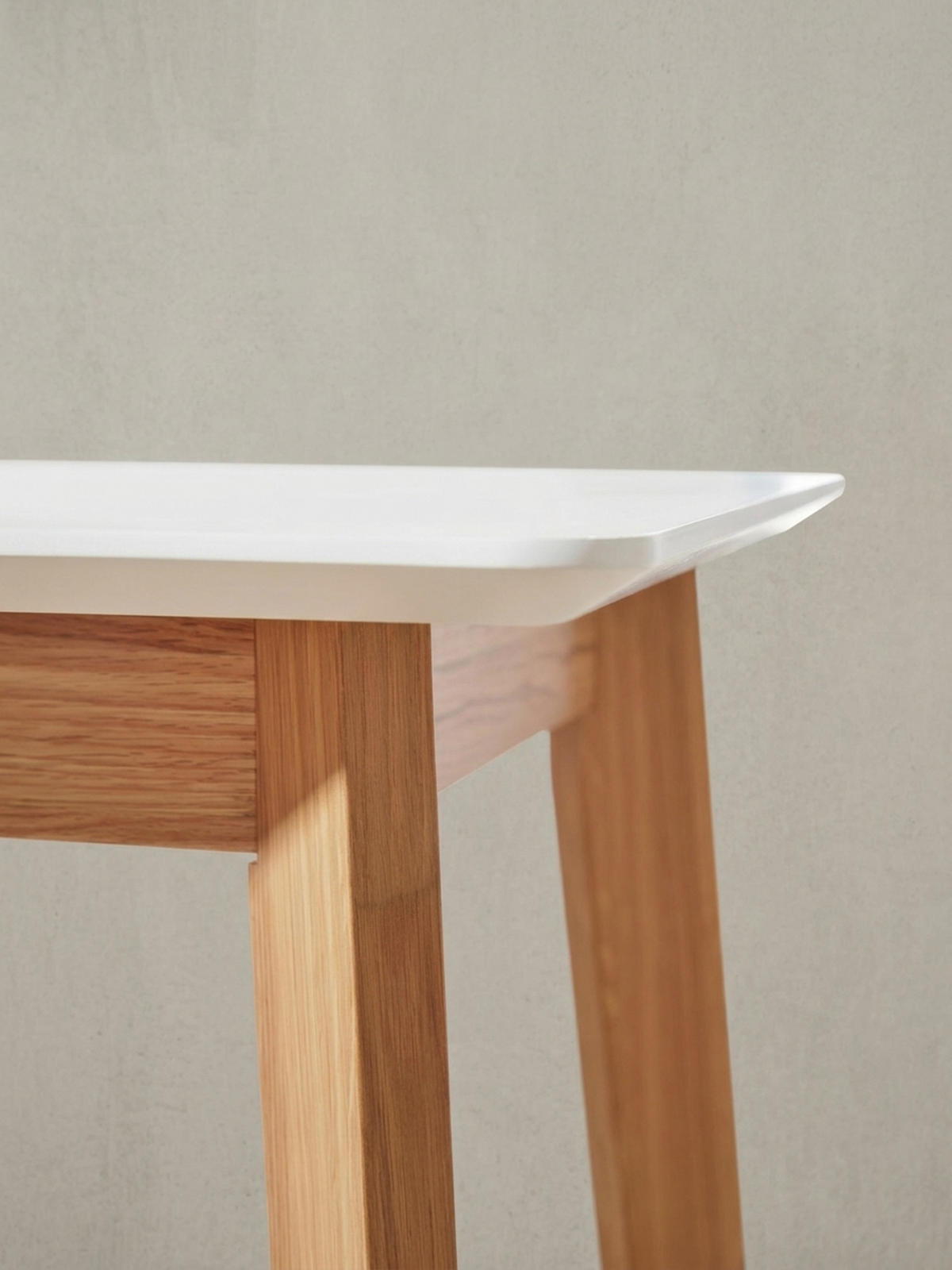 BARTISCH – Skandinavisch, Eichenbeine, quadratisch, 50 kg Belastbarkeit - Weiß/Braun, Eichenholz/Holz (60/60/110cm) - KADIMA DESIGN