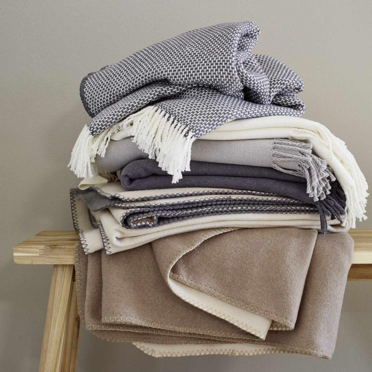 KUSCHELDECKE RELAX - Hellgrau, Textil (140/200cm) - Schöner Wohnen