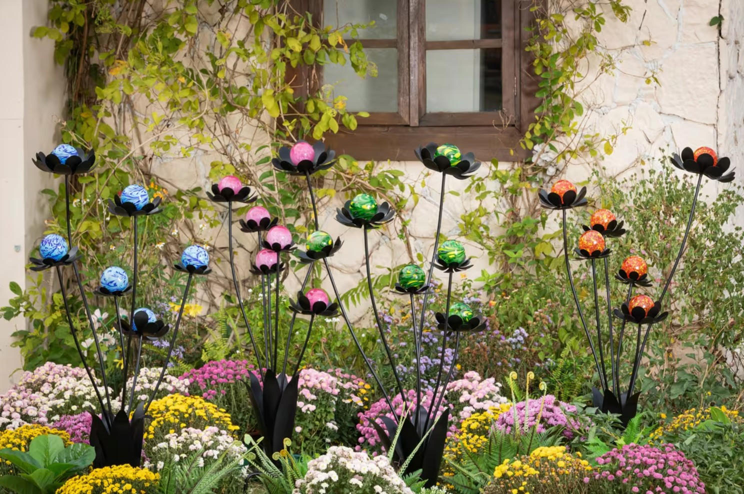 kerti dekoráció, fekete, fém virág formájú, több színben, vidéki hangulat