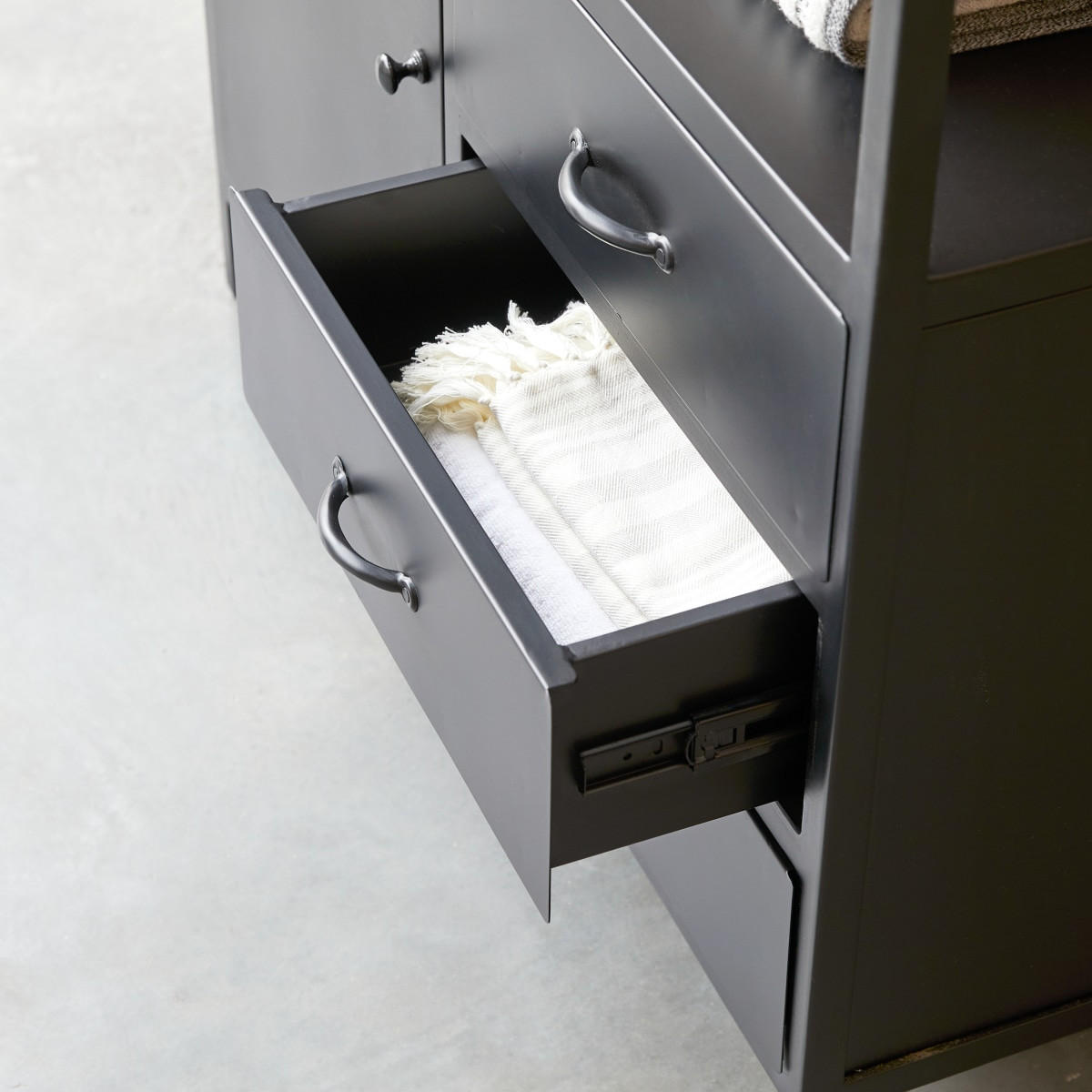 WASCHTISCHUNTERSCHRANK Industriel Schwarz aus Metall - Schwarz, Metall (95/80/55cm) - Tikamoon