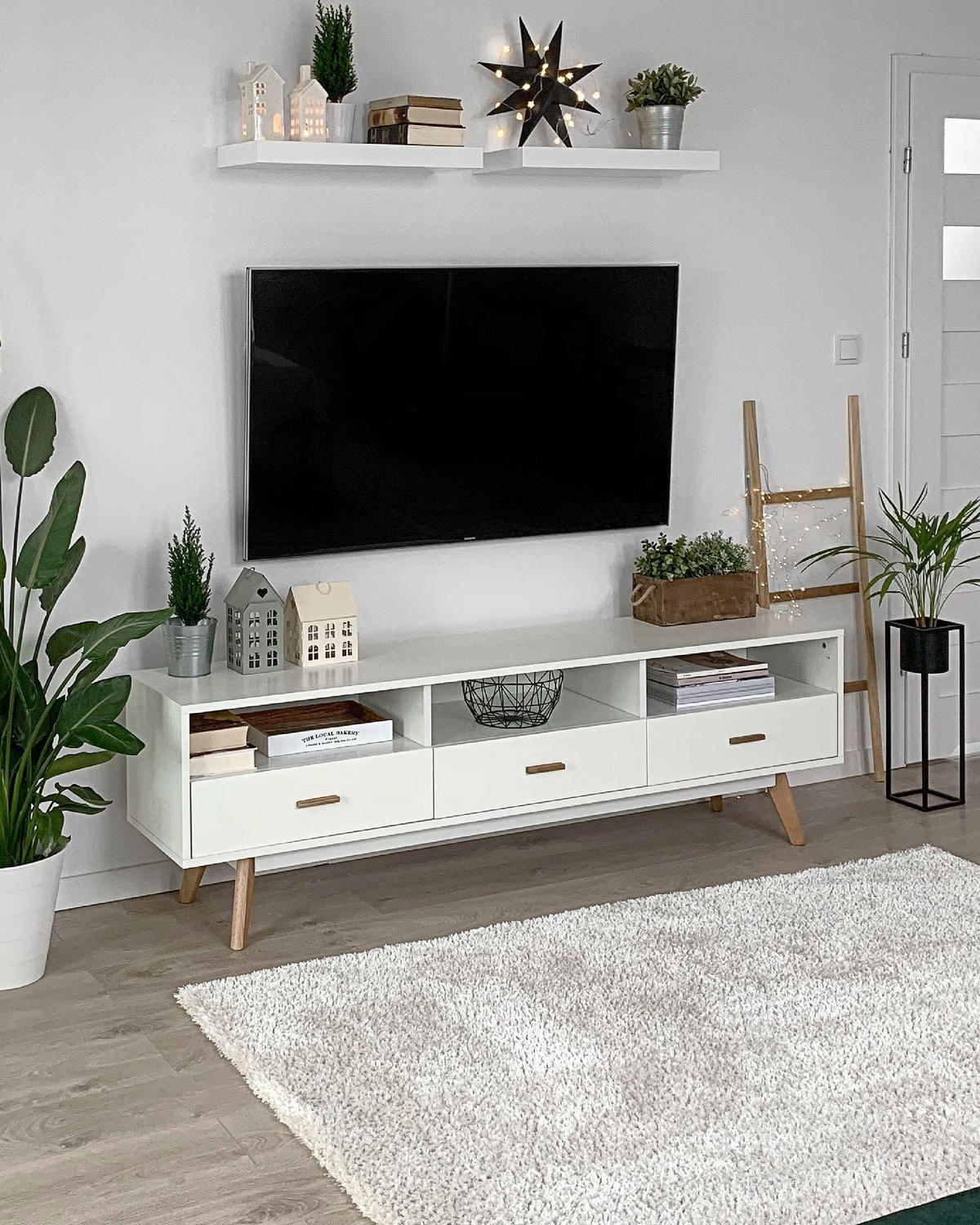 TV STOLEK Bílý, Světle hnědý LIBERTY 40/180/55 cm - bílá, kompozitní dřevo (180/55/40cm) - Beliani